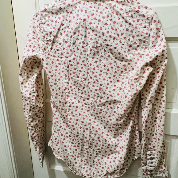 Carhartt button up🩷 - Picture 4 of 5